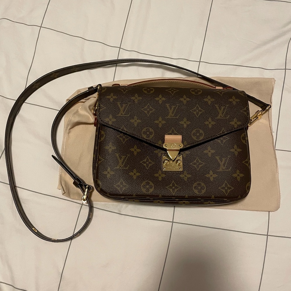 2020 LV pochette metis